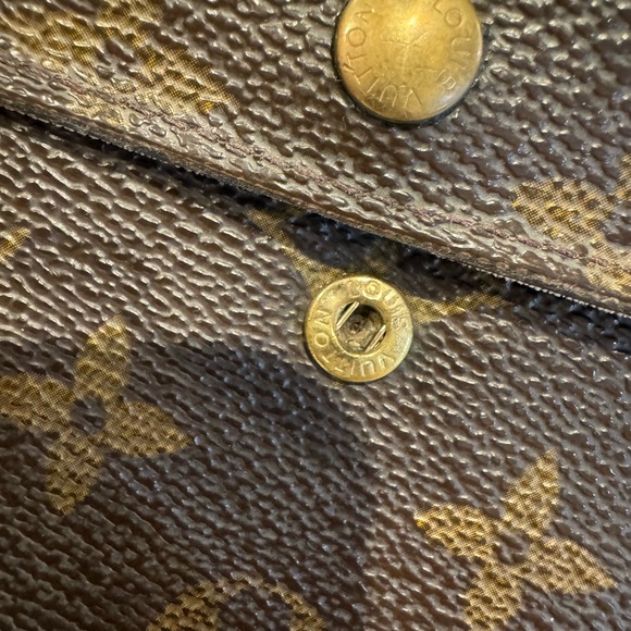 Project but Authentic Louis Vuitton wallet with removable card case - Picture 6 of 16